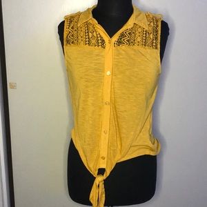 Sleeveless blouse